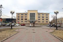 Красноярск. Площадь перед  ДК им. 1 Мая.